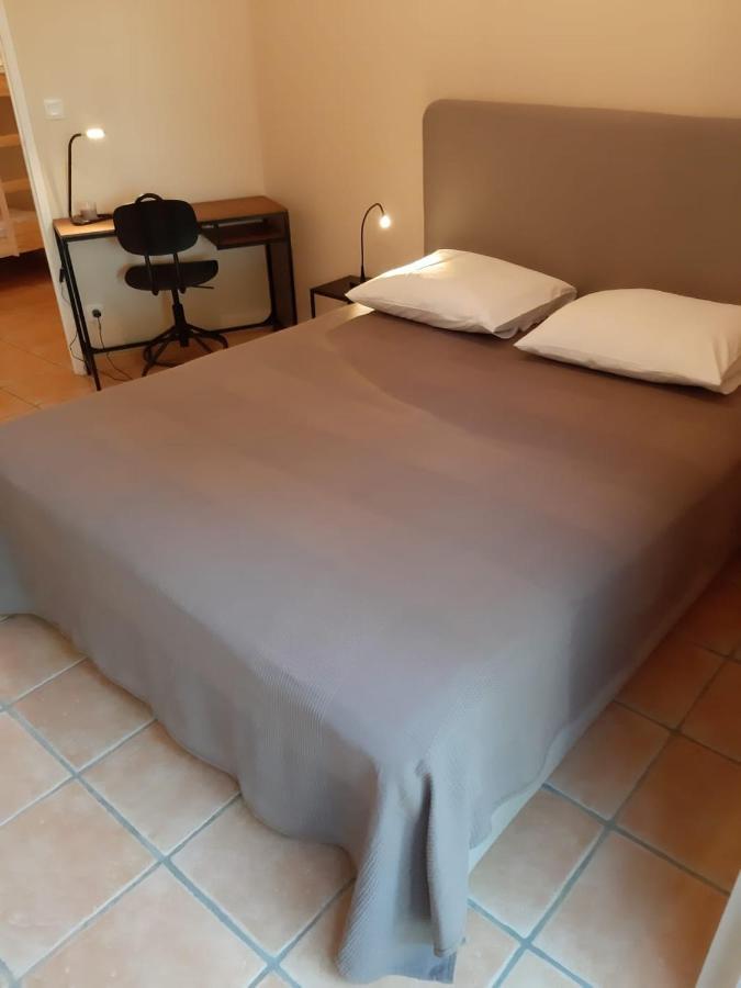 Appartement Dans Propriete Calme En Pleine Nature Charbonnieres-les-Bains Exterior photo